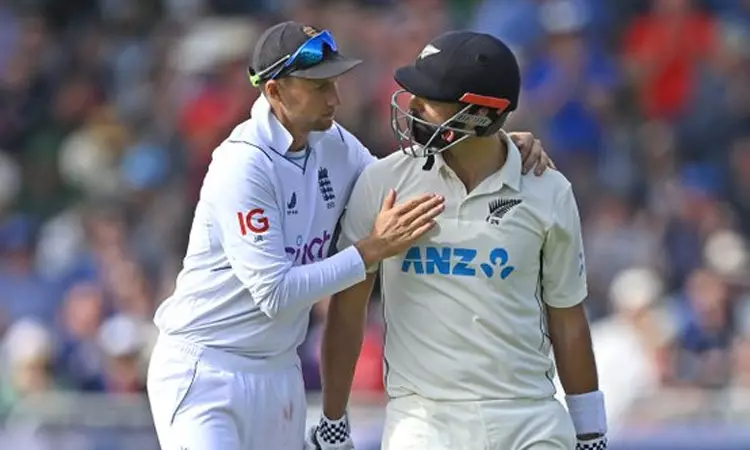 டேரில் மிட்செல் அபாரம்: நியூசிலாந்து அணி 553 ரன்களுக்கு ஆல் அவுட் டேரில் மிட்செல் அபாரம்: நியூசிலாந்து அணி 553 ரன்களுக்கு ஆல் அவுட்