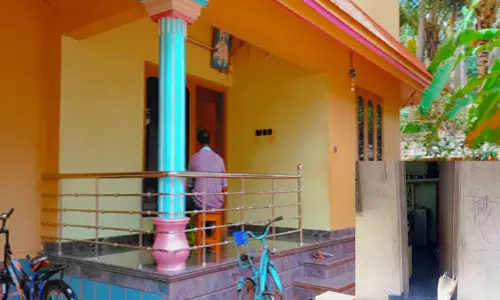 ஆலயத்திற்கு சென்ற வேளையில் வீட்டின் கதவை உடைத்து ரூ.1 லட்சம் கொள்ளை