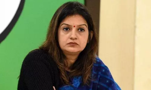 காஷ்மீரில் இயல்புநிலையை காட்ட மத்திய அரசு காஷ்மீரி பண்டிட்களின் உயிரைப் பணயம் வைத்துள்ளது - சிவசேனா எம்.பி. கடும் தாக்கு