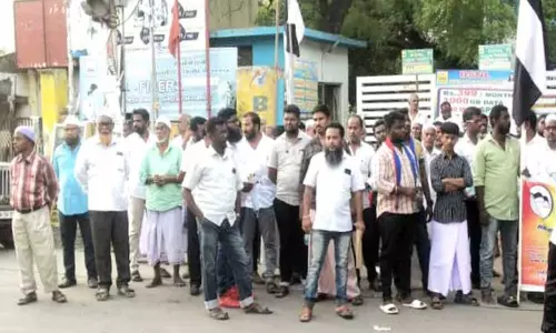 தமிழ்நாடு முஸ்லிம் முன்னேற்ற கழகம்- மனிதநேய மக்கள் கட்சி ஆர்ப்பாட்டம் தமிழ்நாடு முஸ்லிம் முன்னேற்ற கழகம்- மனிதநேய மக்கள் கட்சி ஆர்ப்பாட்டம்