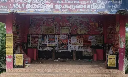 கோரையாறு பயணிகள் நிழற்குடையில் இருக்கைகள் அமைக்கப்படுமா?
