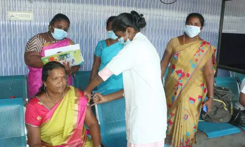 குமரியில் ஒரே நாளில் 28,150 பேருக்கு கொரோனா தடுப்பூசி குமரியில் ஒரே நாளில் 28,150 பேருக்கு கொரோனா தடுப்பூசி