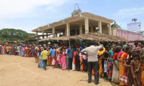 வைகாசி விசாக திருவிழா- முருகன் கோவில்களில் சிறப்பு வழிபாடு- திரளான பக்தர்கள் தரிசனம் வைகாசி விசாக திருவிழா- முருகன் கோவில்களில் சிறப்பு வழிபாடு- திரளான பக்தர்கள் தரிசனம்