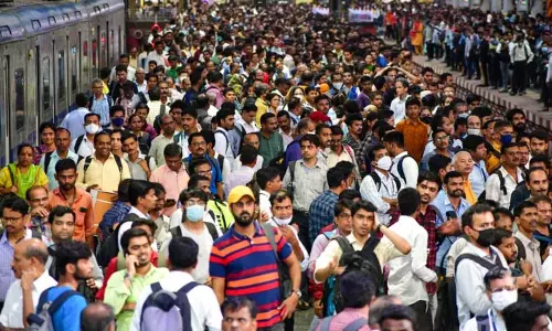 மராட்டியத்தில் சற்று குறைந்த தினசரி கொரோனா பாதிப்பு..! மராட்டியத்தில் சற்று குறைந்த தினசரி கொரோனா பாதிப்பு..!