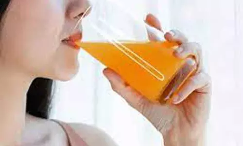 குளிர்பானம் குடித்த பெண்ணுக்கு வாந்தி, மயக்கம் குளிர்பானம் குடித்த பெண்ணுக்கு வாந்தி, மயக்கம்