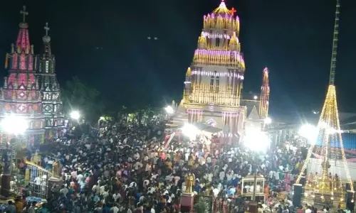 புனித அந்தோணியார் ஆலயத்தில் ஆடம்பர தேர்பவனி