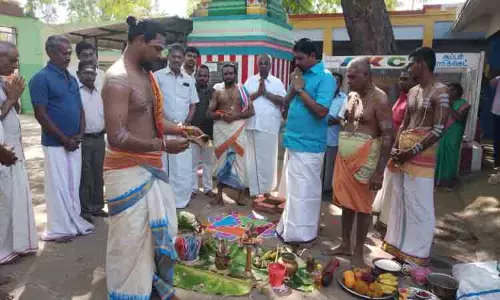 பெரிய மாரியம்மன் கோவிலில் திருப்பணிகள் தொடக்கம்