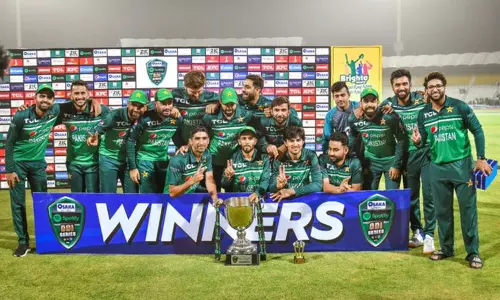 வெஸ்ட் இண்டீசுக்கு எதிரான ஒருநாள் கிரிக்கெட்: பாகிஸ்தான் அணி ஹாட்ரிக் வெற்றி வெஸ்ட் இண்டீசுக்கு எதிரான ஒருநாள் கிரிக்கெட்: பாகிஸ்தான் அணி ஹாட்ரிக் வெற்றி