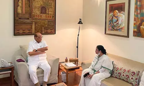 ஜனாதிபதி தேர்தலில் போட்டியிடுவாரா சரத் பவார்? - மம்தா சந்திப்பு