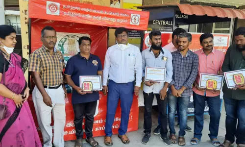 ரத்த கொடையாளர்களுக்கு பரிசு, சான்றிதழ்