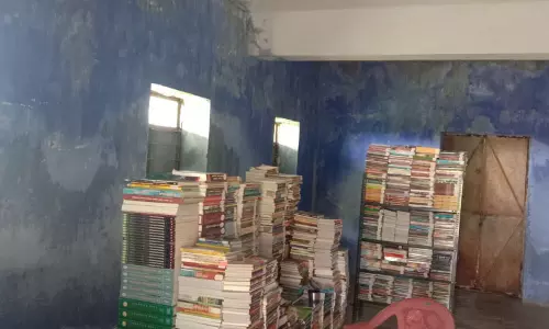 நூலகத்தில் மழைநீர்... வருத்தத்தில் வாசகர்கள்