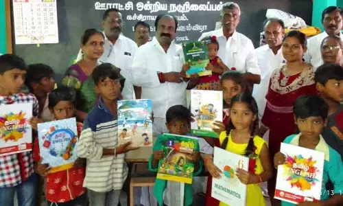 வடக்கநந்தல் அரசு நடுநிலைப்பள்ளியில் 430 மாணவ-மாணவிகளுக்கு விலையில்லா பாட புத்தகங்கள் உதயசூரியன் எம்.எல்.ஏ. வழங்கினார் வடக்கநந்தல் அரசு நடுநிலைப்பள்ளியில் 430 மாணவ-மாணவிகளுக்கு விலையில்லா பாட புத்தகங்கள் உதயசூரியன் எம்.எல்.ஏ. வழங்கினார்