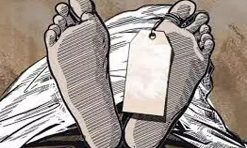 செலவுக்கு பணம் கொடுக்காததால் ஆத்திரம்:  தொழிலாளி கல்லால் அடித்து கொலை