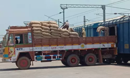 அரவைக்காக 2,000 டன் நெல் அரவைக்காக 2,000 டன் நெல்