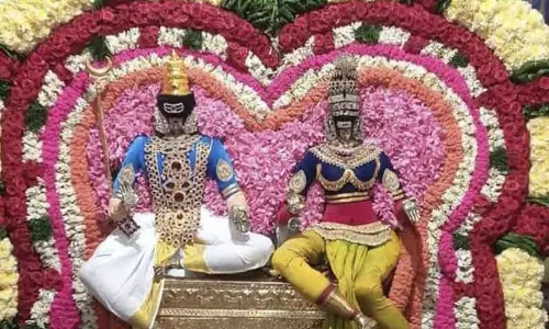 புன்னகேஷ்வரர் கோவிலில் ஊஞ்சல் உற்சவம் புன்னகேஷ்வரர் கோவிலில் ஊஞ்சல் உற்சவம்