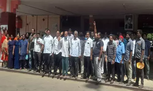 நெல்லை சந்திப்பில் ரெயில்வே தொழிற்சங்கத்தினர் ஆர்ப்பாட்டம்