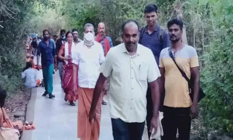 சதுரகிரி கோவிலில் பவுர்ணமி சிறப்பு வழிபாடு சதுரகிரி கோவிலில் பவுர்ணமி சிறப்பு வழிபாடு