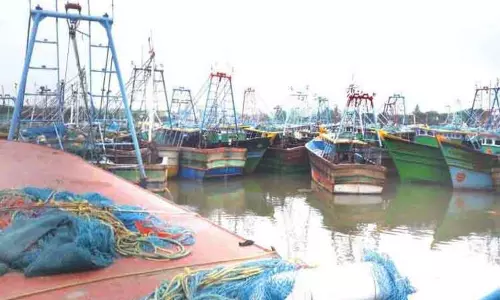 மீன்பிடி தடைக்காலம் நிறைவு: மீன் பிடிக்க உற்சாகமாக புறப்பட்ட மீனவர்கள்..! மீன்பிடி தடைக்காலம் நிறைவு: மீன் பிடிக்க உற்சாகமாக புறப்பட்ட மீனவர்கள்..!