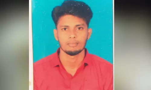 ஈரோடு: சுற்றுலா வேன் மீது அரசு பஸ் மோதி விபத்து - வாலிபர் பலி