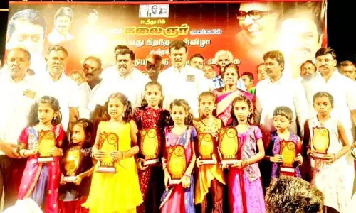 மாணவ, மாணவிகளுக்கு பரிசு மாணவ, மாணவிகளுக்கு பரிசு