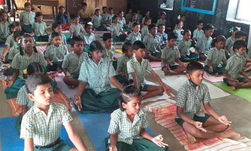 மாணவ-மாணவிகளுக்கு யோகா பயிற்சி