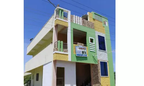 விழுப்புரத்தில் பஸ் டிரைவர் வீட்டில் ரூ.4 லட்சம் நகை- பணம் கொள்ளை விழுப்புரத்தில் பஸ் டிரைவர் வீட்டில் ரூ.4 லட்சம் நகை- பணம் கொள்ளை