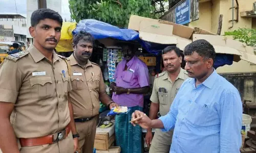 ஆண்டிப்பட்டி பகுதியில் புகையிலை பொருட்கள் விற்ற 4 வியாபாரிகளுக்கு அபராதம்