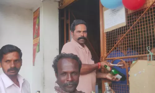கொல்லிமலை டாஸ்மாக் கடைகளில் காலி மதுபாட்டில்களை கொடுத்தால் ரூ.10 வழங்கும் திட்டம் அமல் கொல்லிமலை டாஸ்மாக் கடைகளில் காலி மதுபாட்டில்களை கொடுத்தால் ரூ.10 வழங்கும் திட்டம் அமல்