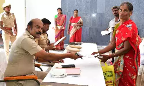 போலீஸ் அலுவலகத்தில் சிறப்பு மனு விசாரணை முகாம்