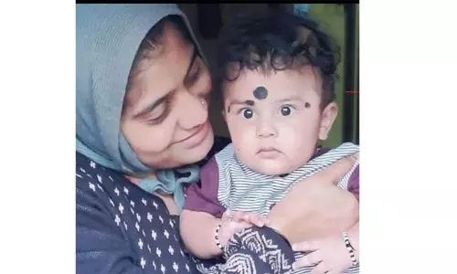 கள்ளக்காதலை கணவர் கைவிட மறுத்ததால் குழந்தையை கொன்றுவிட்டு பெண் தற்கொலை கள்ளக்காதலை கணவர் கைவிட மறுத்ததால் குழந்தையை கொன்றுவிட்டு பெண் தற்கொலை