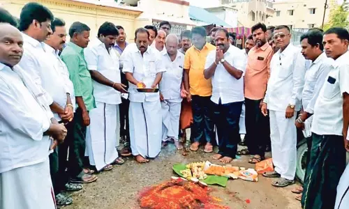 முத்தியால்பேட்டை ஊராட்சியில் சிமெண்டு சாலை அமைப்பதற்கான பூமி பூஜை