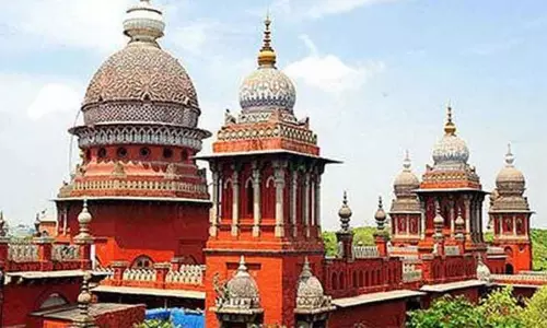 குயின்ஸ்லேண்ட் விவகாரம்: இந்து சமய அறநிலையத்துறை அனுப்பிய நோட்டீஸ் ரத்து - சென்னை ஐகோர்ட்டு உத்தரவு குயின்ஸ்லேண்ட் விவகாரம்: இந்து சமய அறநிலையத்துறை அனுப்பிய நோட்டீஸ் ரத்து - சென்னை ஐகோர்ட்டு உத்தரவு