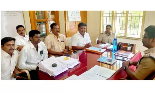 ஆர்ப்பாட்டம் அறிவித்தவர்களுடன் அமைதி பேச்சுவார்த்தை ஆர்ப்பாட்டம் அறிவித்தவர்களுடன் அமைதி பேச்சுவார்த்தை
