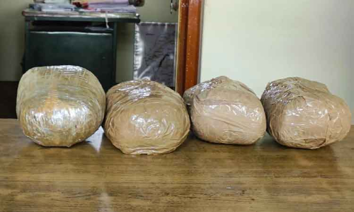 4 கிலோ கஞ்சா பறிமுதல்