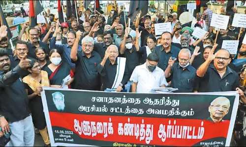 தமிழக கவர்னரை கண்டித்து திராவிடர் கழகம் ஆர்ப்பாட்டம்