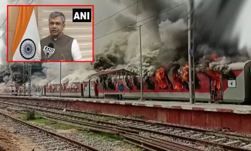 அக்னிபத் போராட்டம்: ரெயில்வே சொத்துக்களை சேதப்படுத்த வேண்டாம் - ரெயில்வே மந்திரி வேண்டுகோள் அக்னிபத் போராட்டம்: ரெயில்வே சொத்துக்களை சேதப்படுத்த வேண்டாம் - ரெயில்வே மந்திரி வேண்டுகோள்