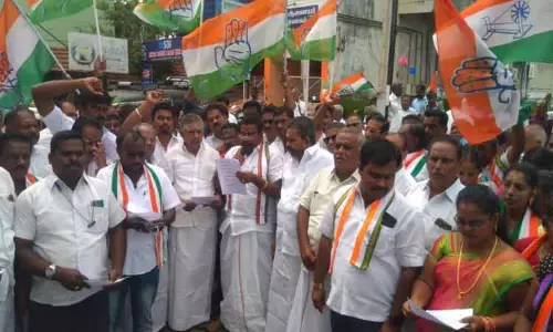 தென்காசியில் காங்கிரஸ் கட்சியினர் ஆர்ப்பாட்டம்