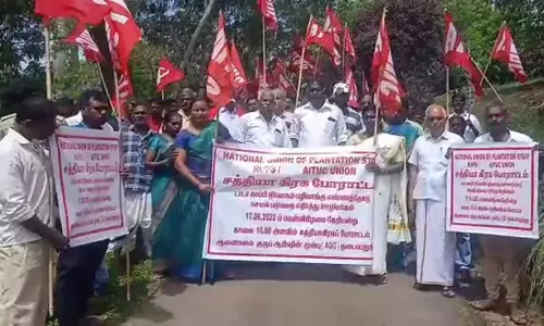 தொழிற்சங்கத்தினர் சத்தியாகிரக போராட்டம்