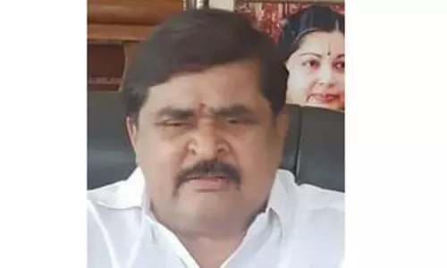 ஓ.பன்னீர் செல்வமும், எடப்பாடி பழனிசாமியும் பதவி விலக வேண்டும்