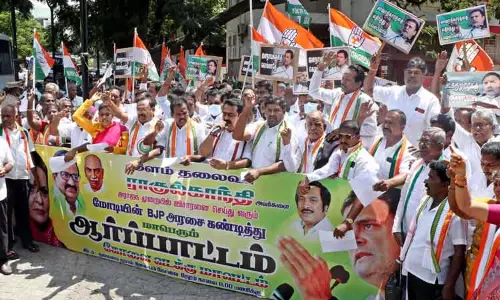 கோவையில் காங்கிரஸ் கட்சியினர் முற்றுகை;200 பேர் கைது