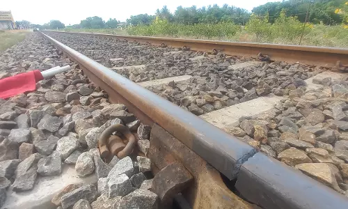 தண்டவாளத்தில் விரிசல்; சென்னை எக்ஸ்பிரஸ் தப்பியது