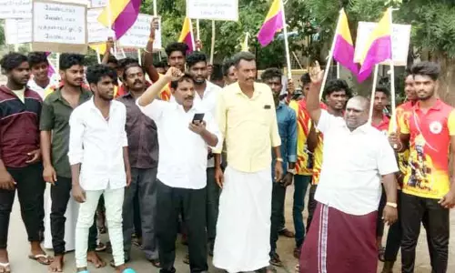 அனுமதியின்றி ஆர்ப்பாட்டம் நடத்திய 35 பேர் கைது அனுமதியின்றி ஆர்ப்பாட்டம் நடத்திய 35 பேர் கைது