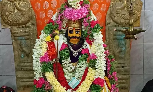 வெண்ணந்தூரில் முனியப்பன் கோவில் திருவிழா வெண்ணந்தூரில் முனியப்பன் கோவில் திருவிழா