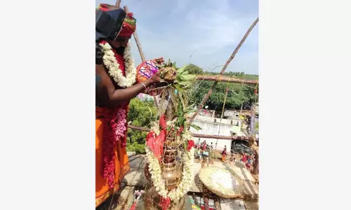 உளுந்தூர்பேட்டை அருகே முத்து மாரியம்மன் கோவில் கும்பாபிஷேகம் உளுந்தூர்பேட்டை அருகே முத்து மாரியம்மன் கோவில் கும்பாபிஷேகம்