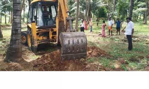 தேவாரம் அருகே  நீர்நிலைகளில் ஆக்கிரமிப்புகள் அகற்றம்