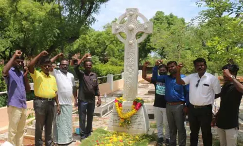 ஆஷ் துரை நினைவிடத்தில் மரியாதை