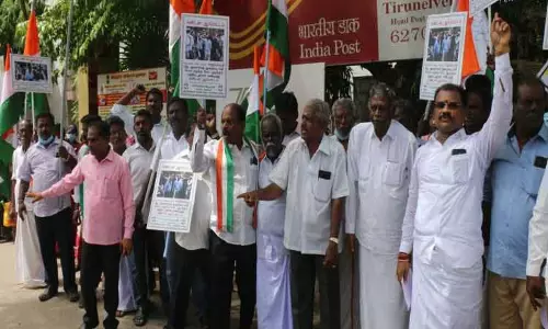 காங்கிரஸ் கட்சியினர் ஆர்ப்பாட்டம் காங்கிரஸ் கட்சியினர் ஆர்ப்பாட்டம்