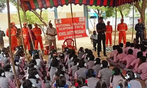 தியாகதுருகம் அருகே பேரிடர் மீட்பு விழிப்புணர்வு நிகழ்ச்சி தியாகதுருகம் அருகே பேரிடர் மீட்பு விழிப்புணர்வு நிகழ்ச்சி