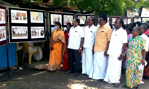 நிலக்கோட்டையில் தமிழக அரசின் சாதனை விளக்க புகைப்பட கண்காட்சி நிலக்கோட்டையில் தமிழக அரசின் சாதனை விளக்க புகைப்பட கண்காட்சி