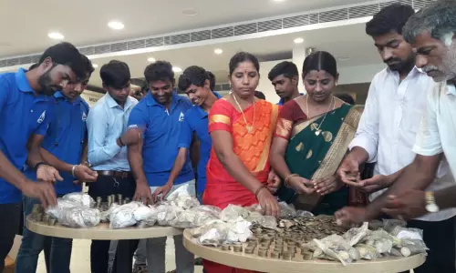 ரூ.6 லட்சத்துக்கு 10 ரூபாய் நாணயங்களை சேகரித்து புதிய கார் வாங்கிய நபர்